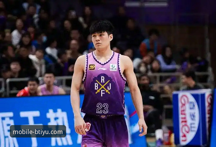 B体育APP下载 CBA状元陈国豪再陷回避条款风波,今晚北控之战全程缺席最新动态